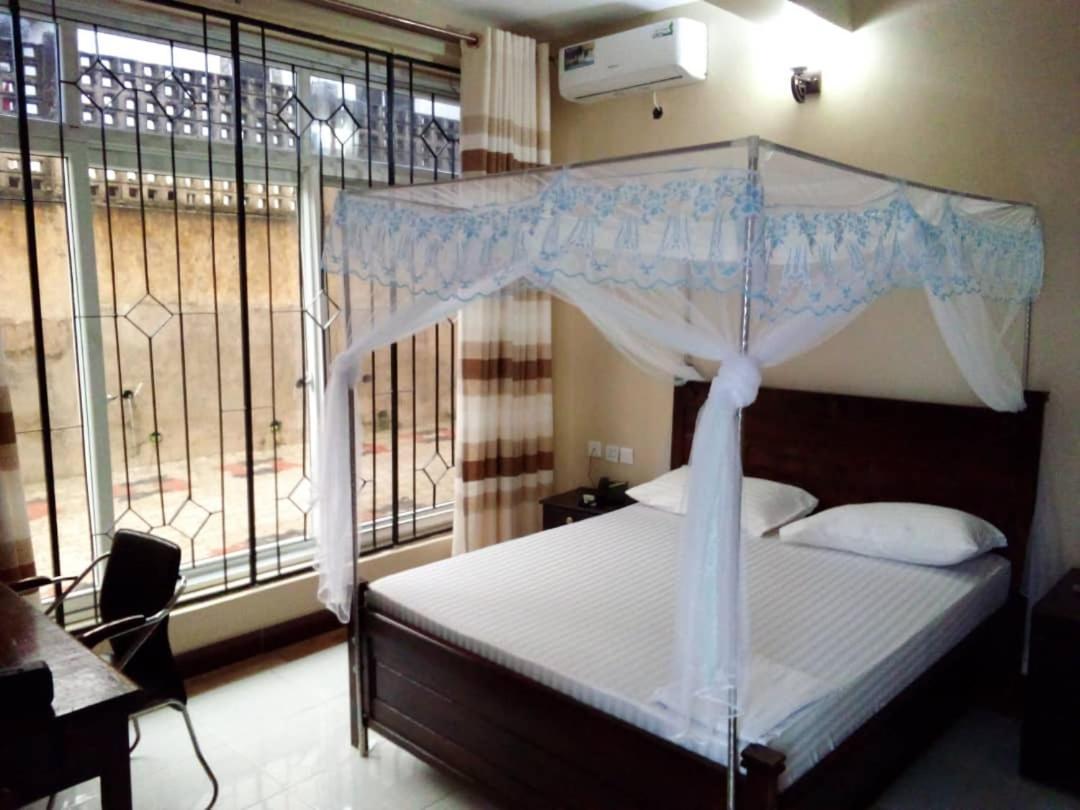 Moments Park Motel Dar es Salaam Exteriör bild