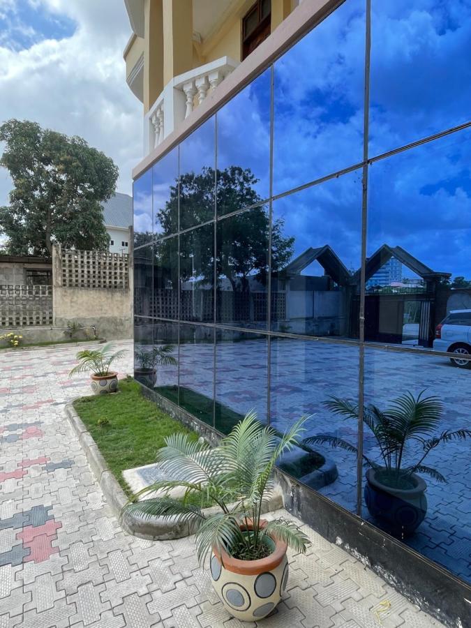Moments Park Motel Dar es Salaam Exteriör bild