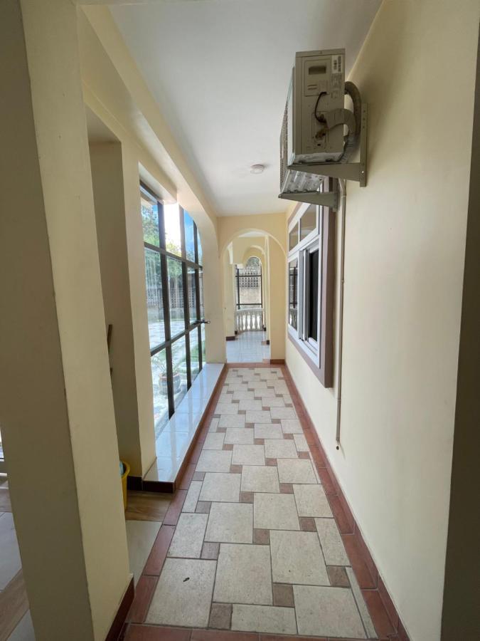 Moments Park Motel Dar es Salaam Exteriör bild