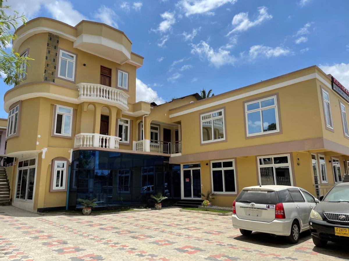 Moments Park Motel Dar es Salaam Exteriör bild